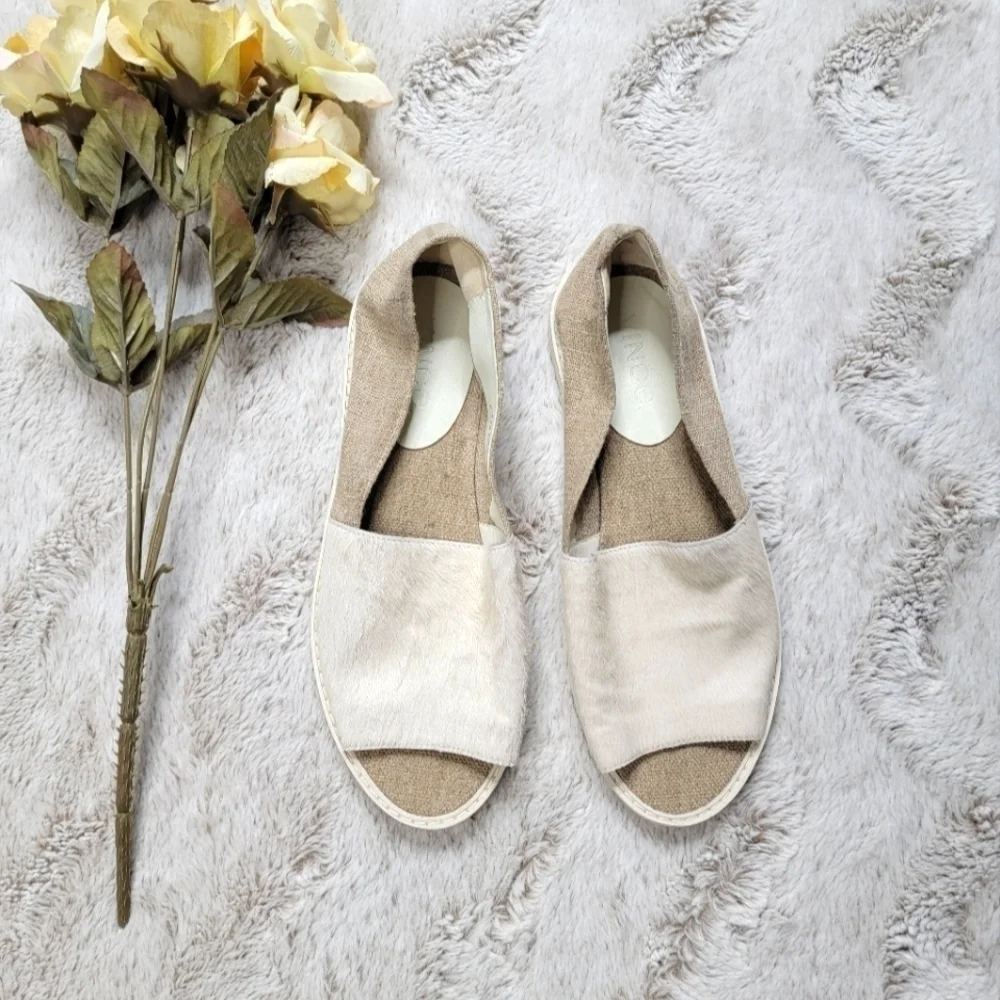 Vince Dyed Italian Calf‎ Hair Slip On Cream Neutral Open Toe Shoes Size 6M